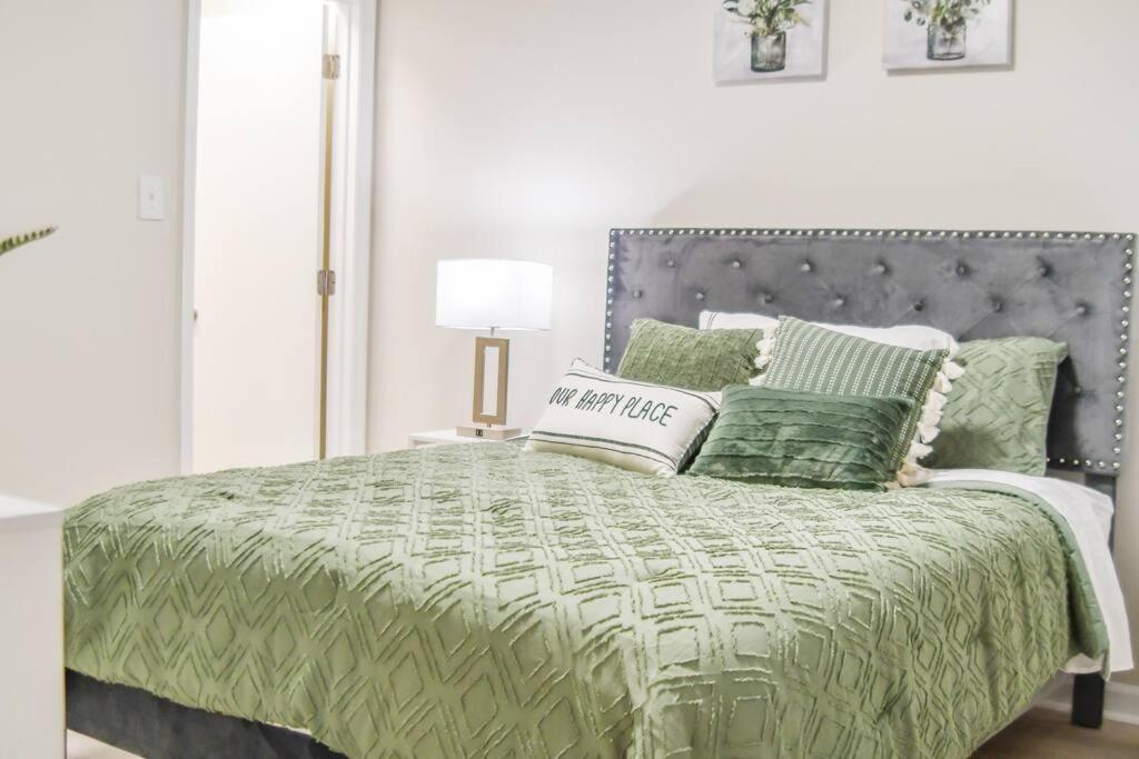 Serene Condo W/ Led Lights In Heart Of Raleigh Exterior photo
